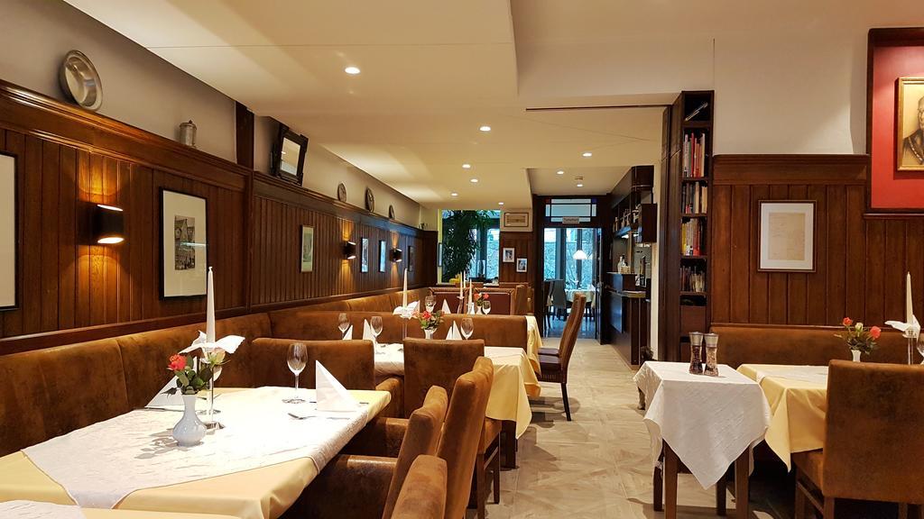 Hotel-Restaurant Goldenes Lamm Dinkelsbuehl Exterior photo